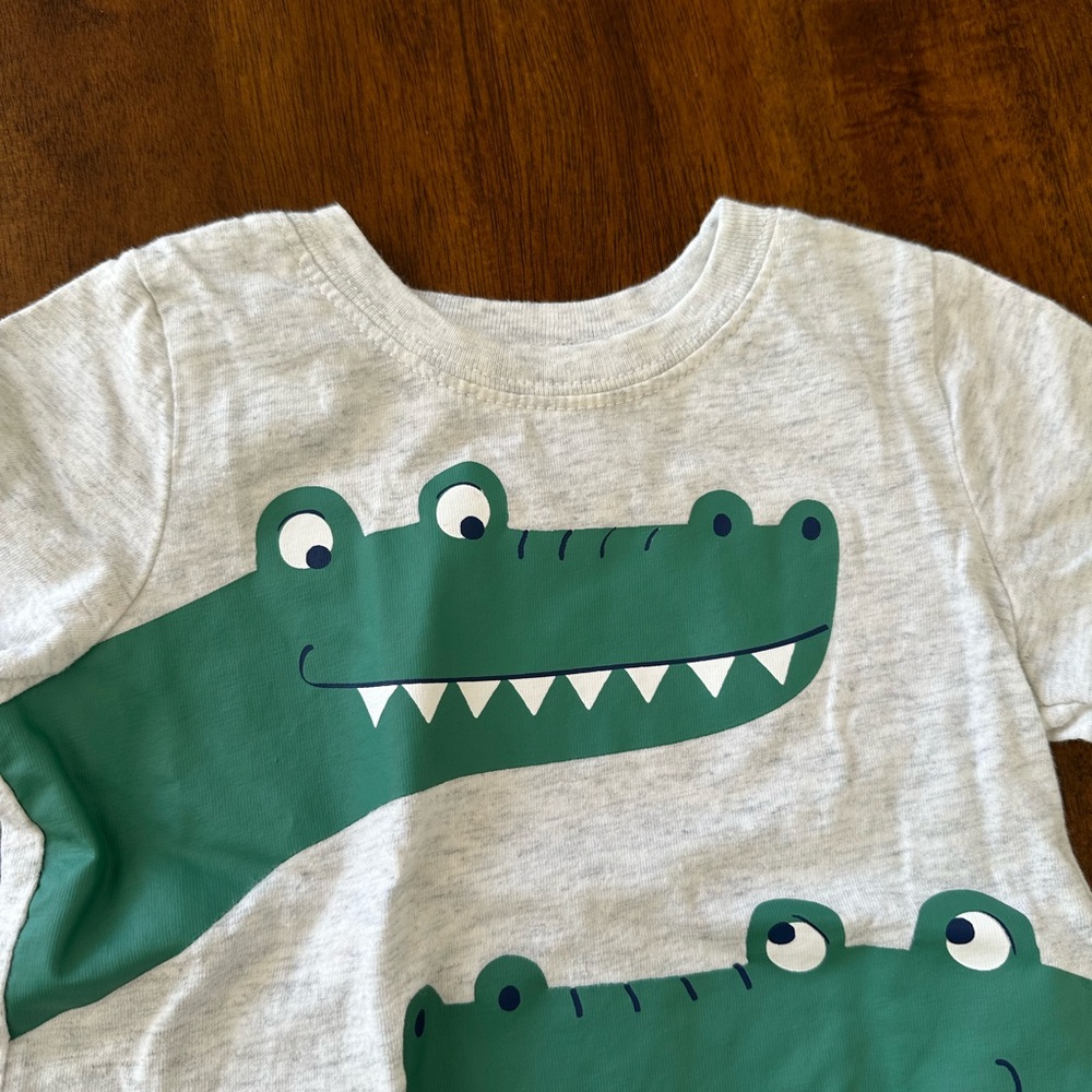 Carters Alligator Set - Picture 2 of 2